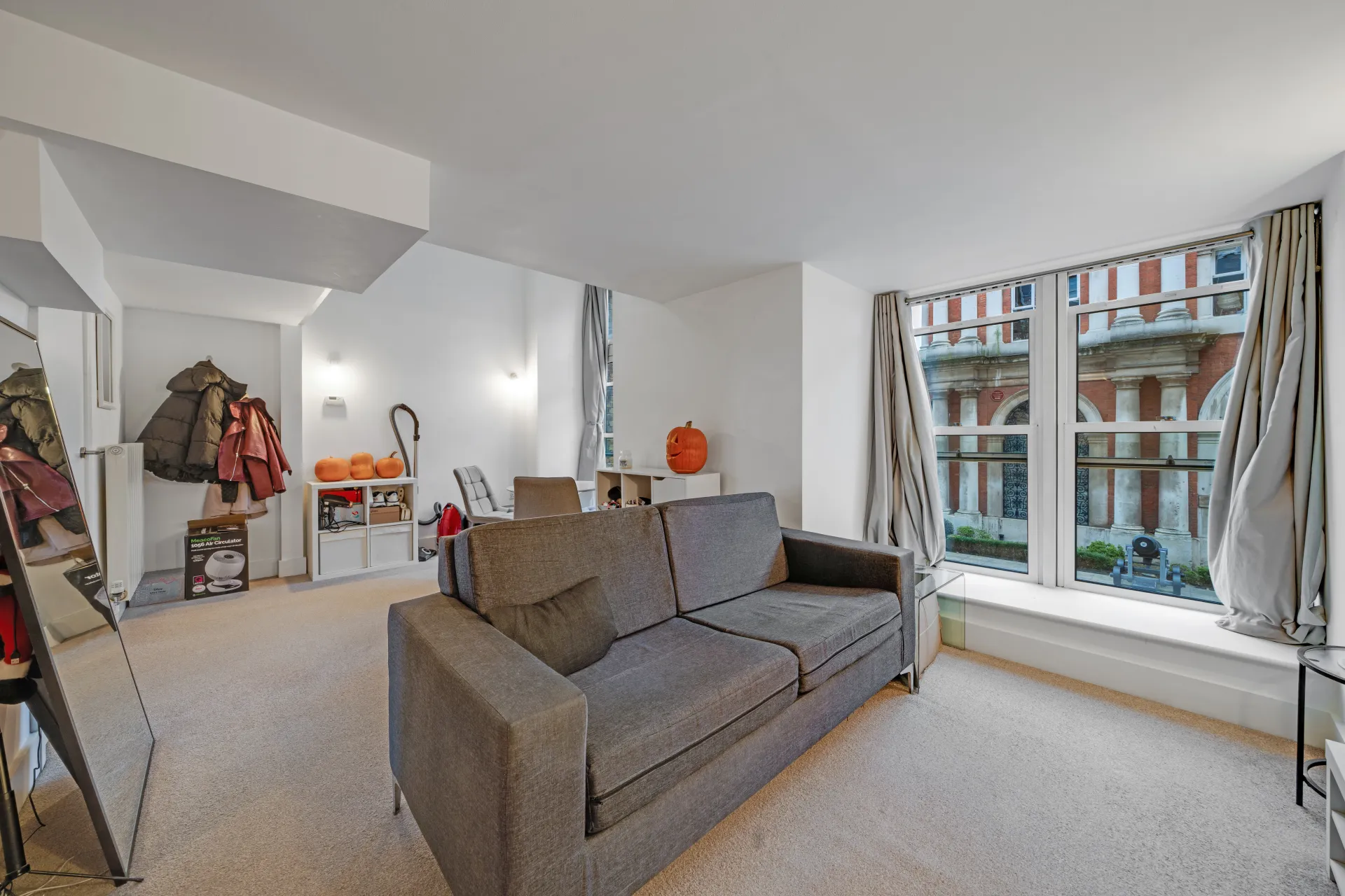 Flat Carriage Street in Greater London