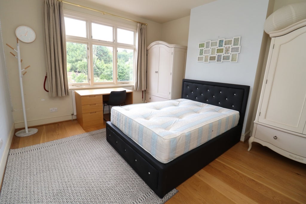 Room Globe Road in Greater London