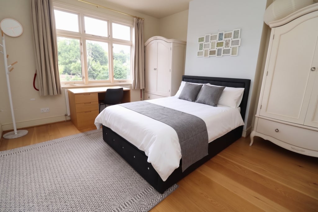 Room Globe Road in Greater London