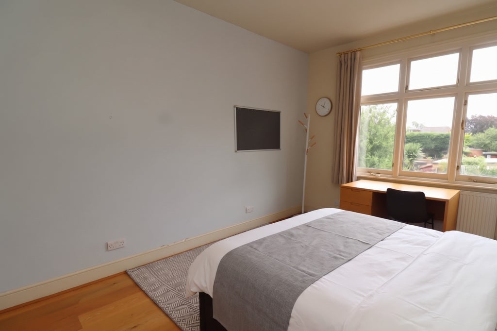 Room Globe Road in Greater London