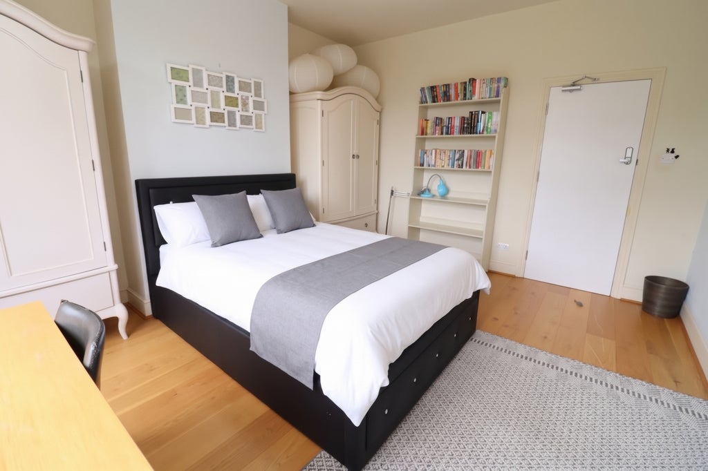 Room Globe Road in Greater London