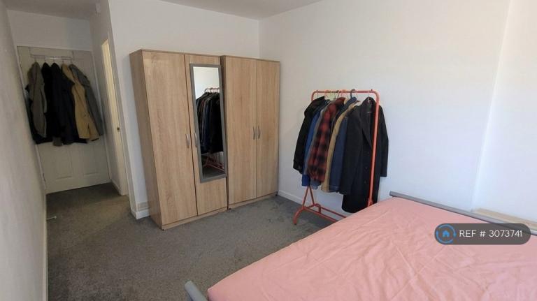 Room Waterford Road in Greater London