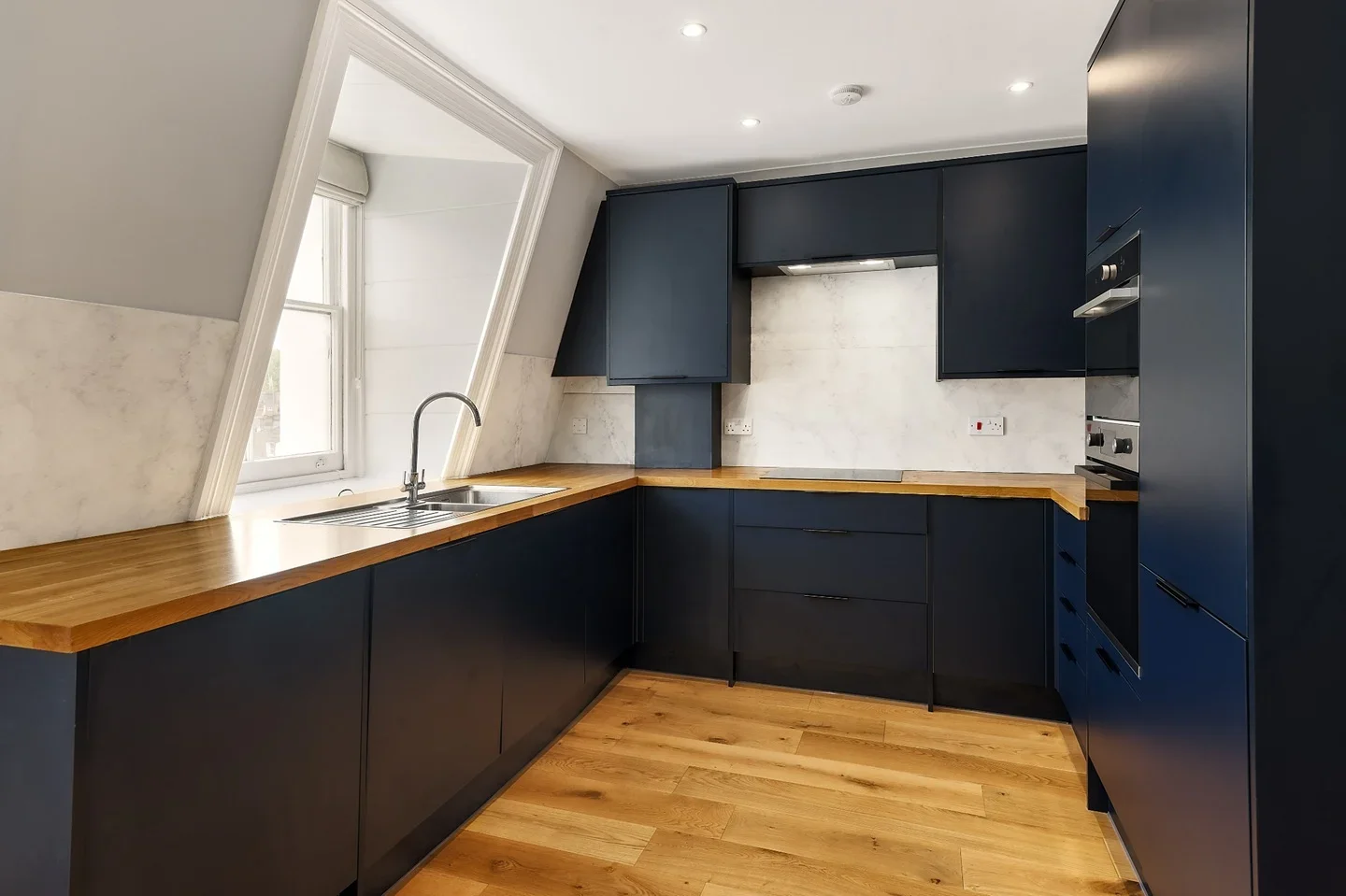 Flat Old Brompton Road in Greater London