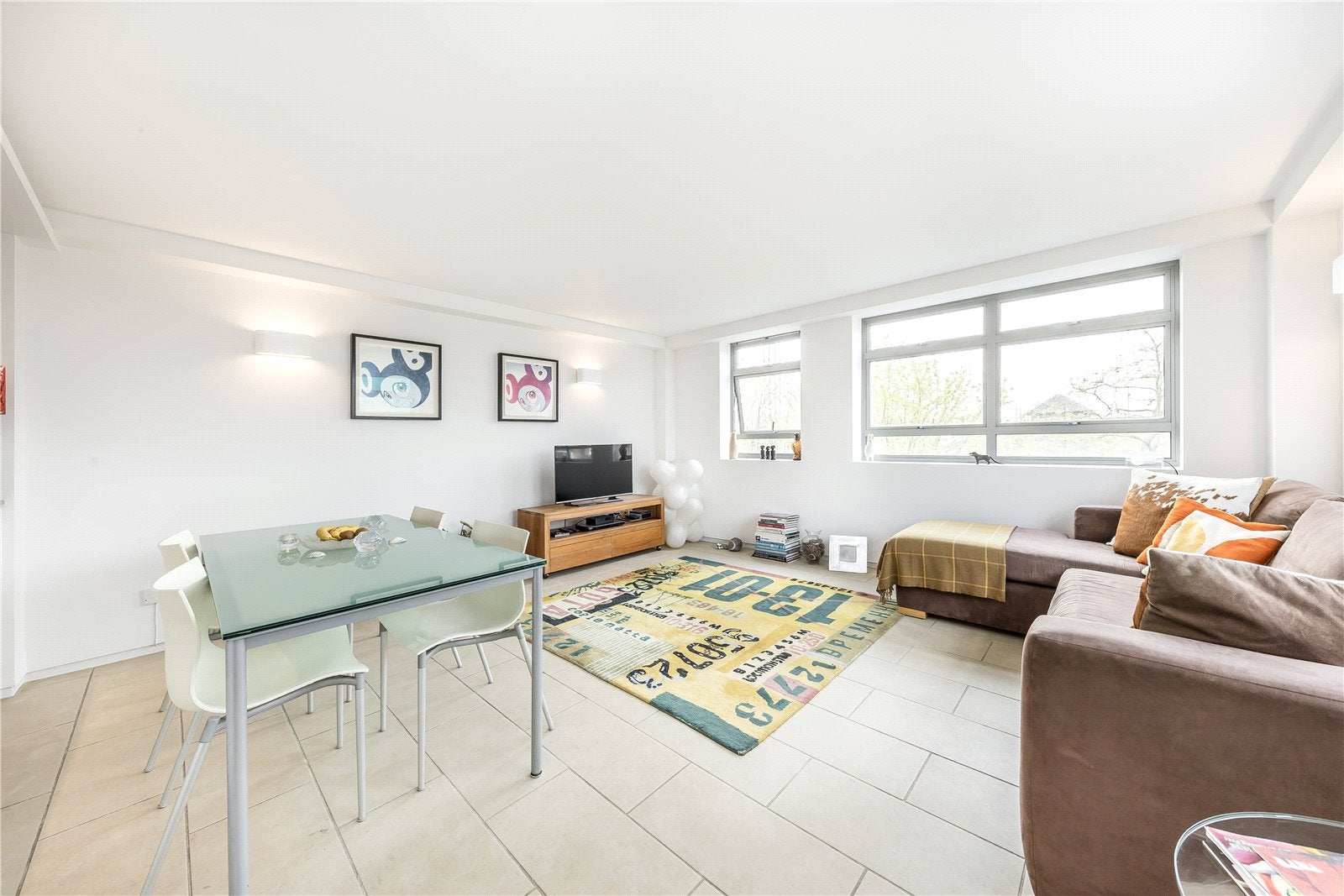 Flat Cliff Villas in Greater London