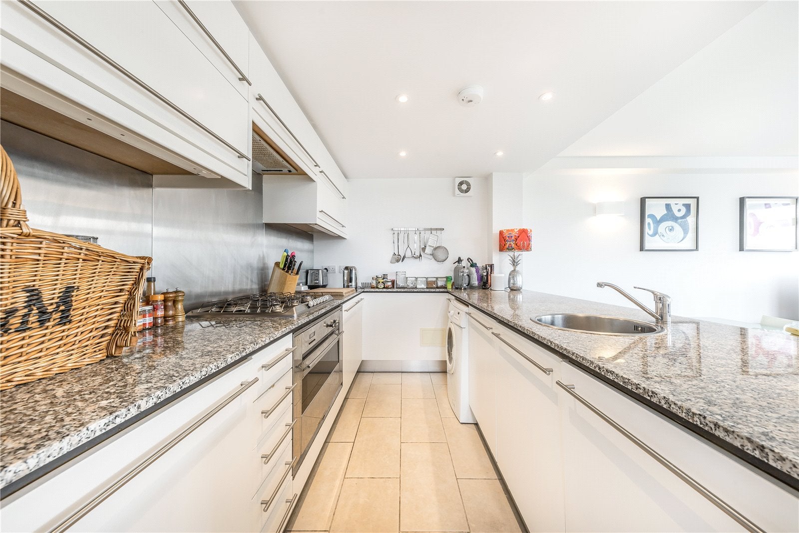 Flat Cliff Villas in Greater London