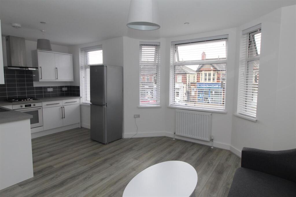 Flat Caerphilly Road in Cardiff