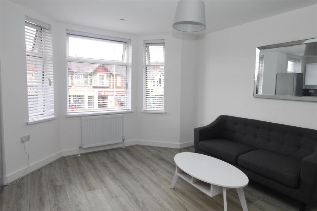 Flat Caerphilly Road in Cardiff