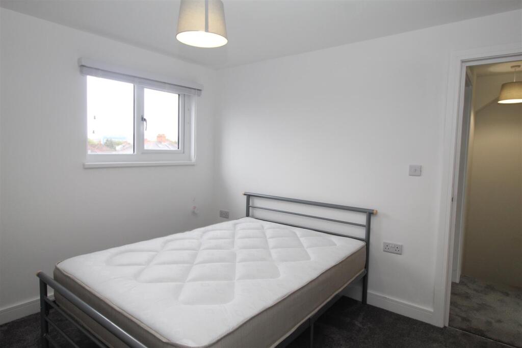 Flat Caerphilly Road in Cardiff