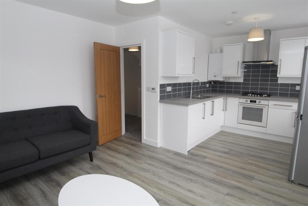 Flat Caerphilly Road in Cardiff