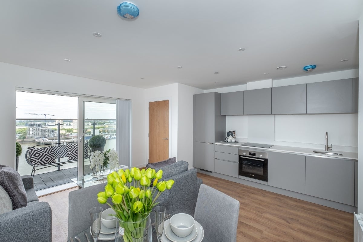 Flat Mast Quay in Greater London