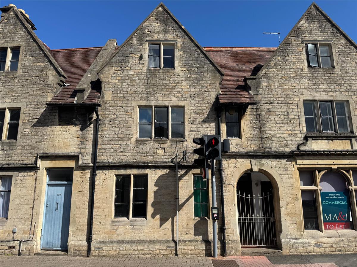 Flat Cricklade Street in Cotswold District