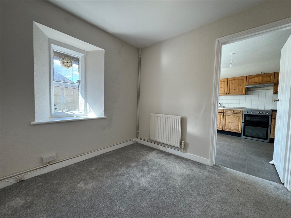 Flat Cricklade Street in Cotswold District