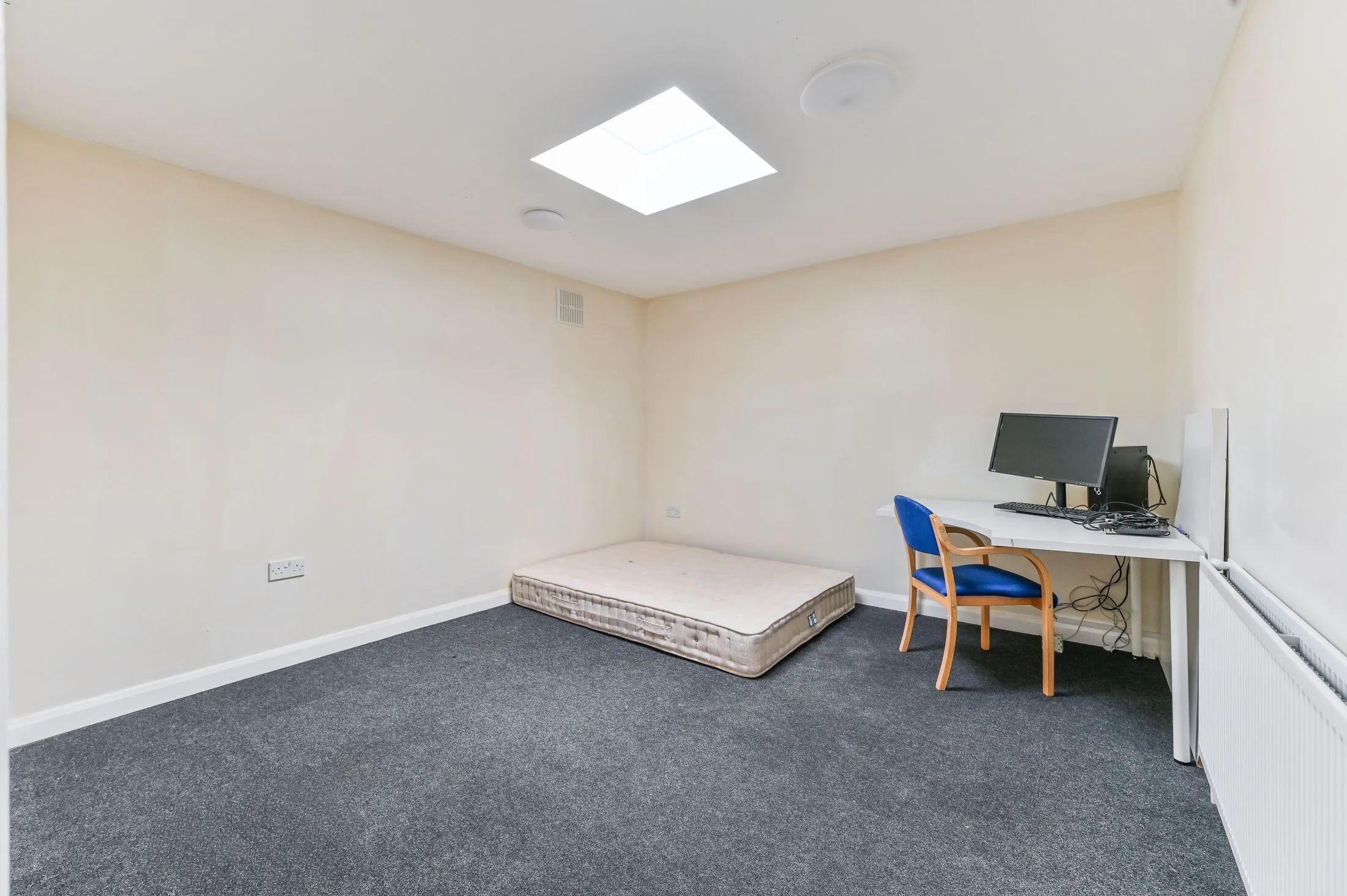 Flat Carshalton Grove in Greater London