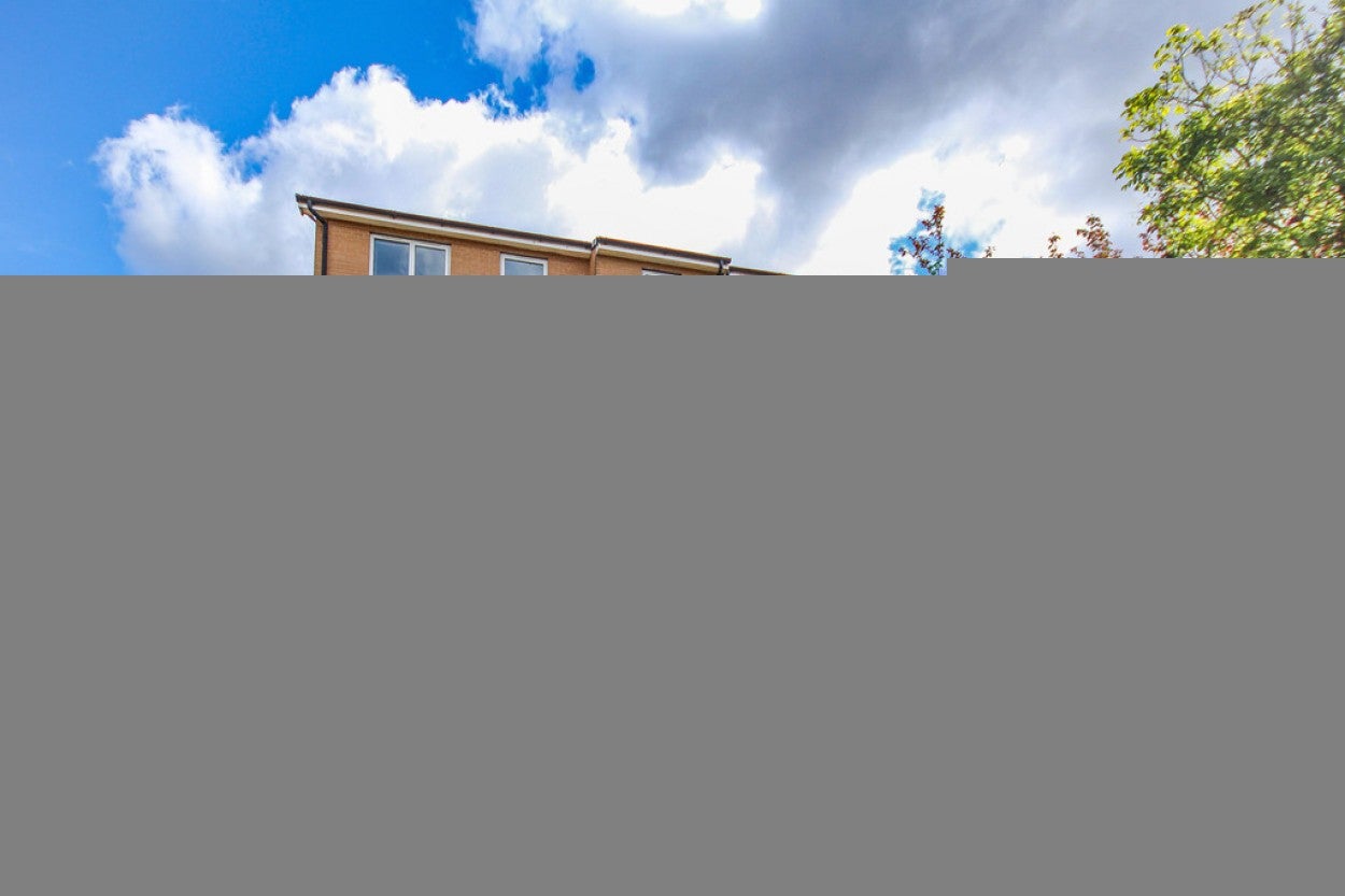 Flat Hawton Crescent in Nottingham