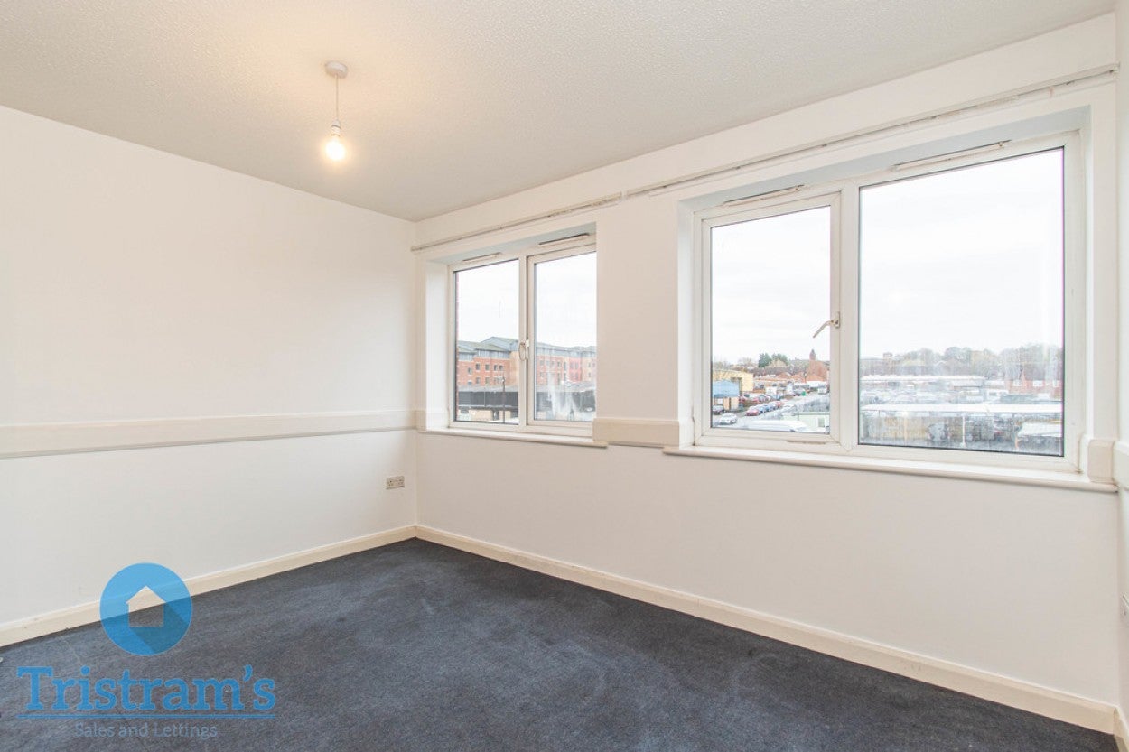 Flat Hawton Crescent in Nottingham