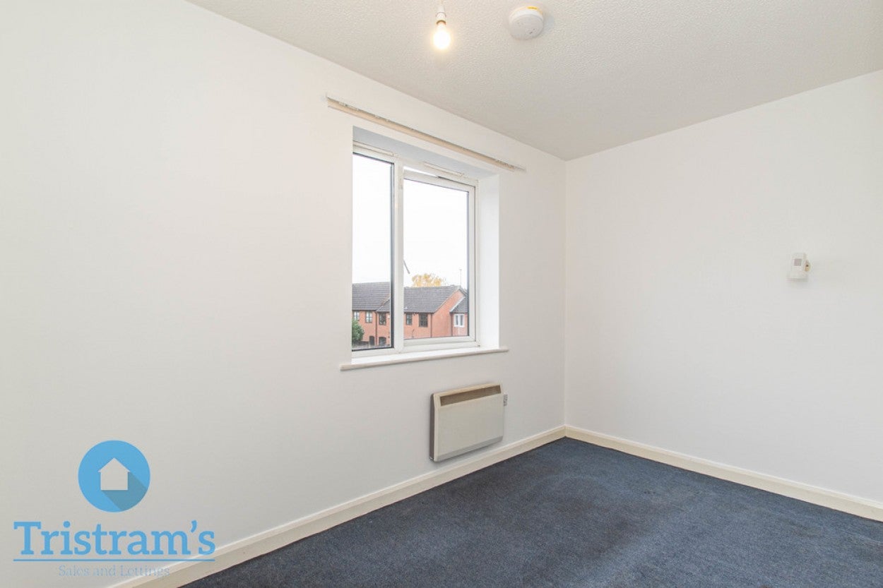 Flat Hawton Crescent in Nottingham