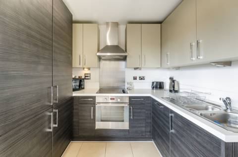Flat Blackwall Way in Greater London