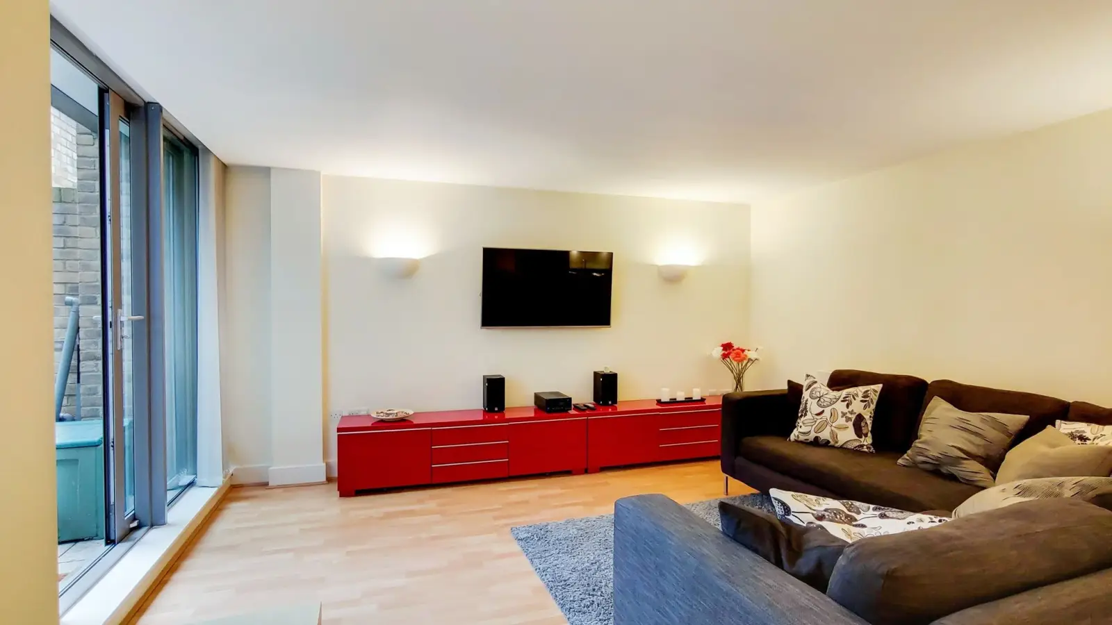 Flat Southwark Street in Greater London
