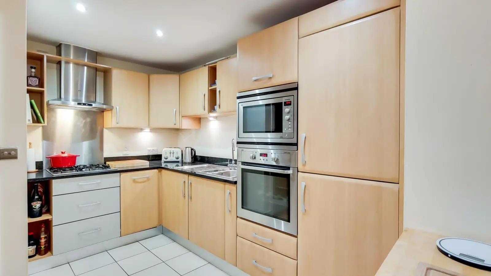Flat Wesley Avenue in Greater London