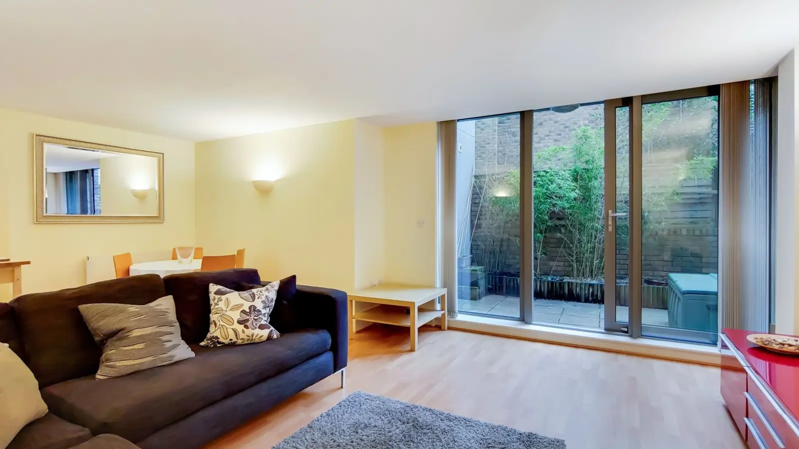 Flat Wesley Avenue in Greater London