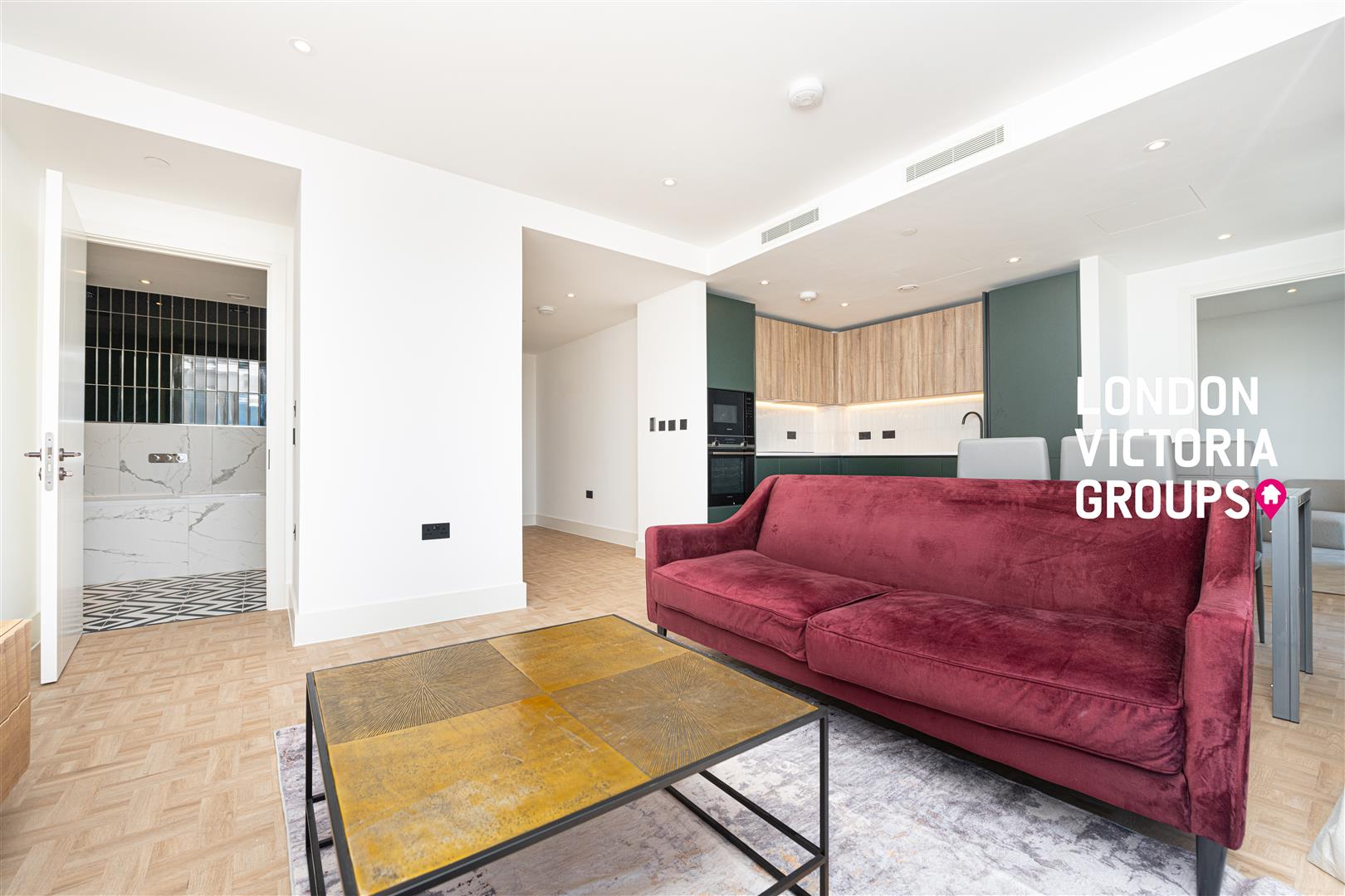 Flat Danvers Avenue in Greater London
