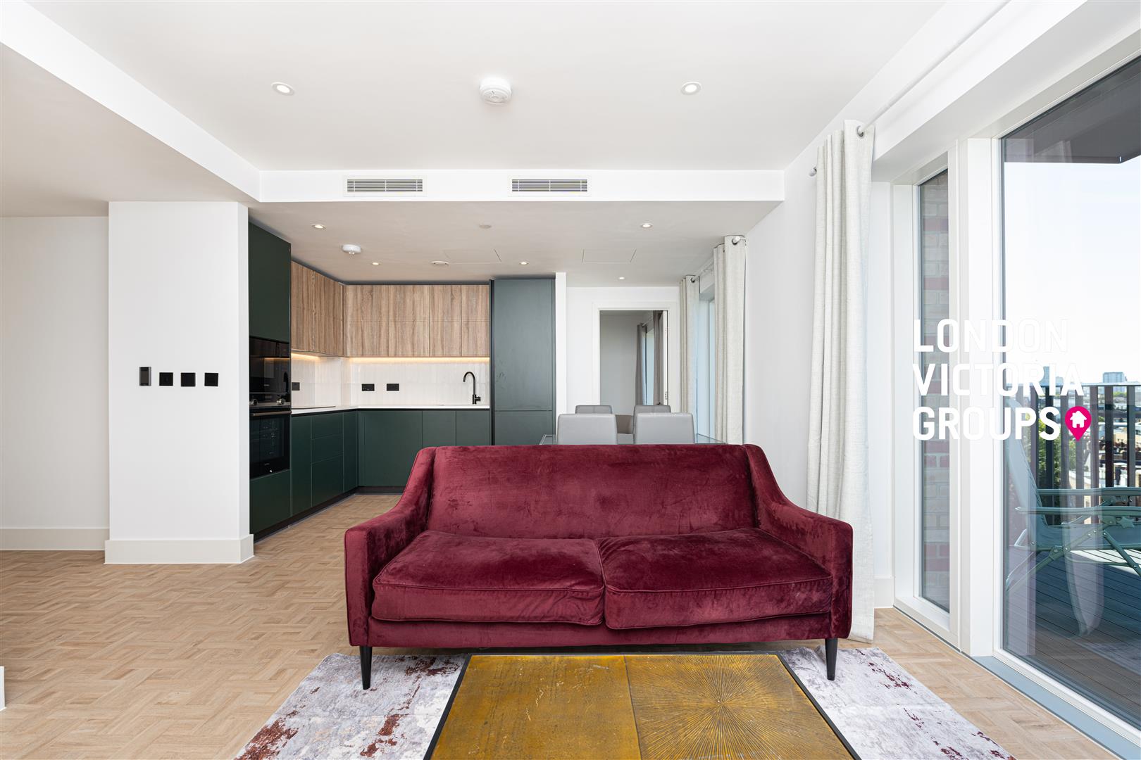 Flat Danvers Avenue in Greater London
