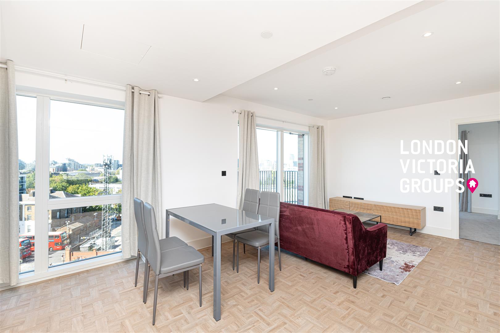 Flat Danvers Avenue in Greater London