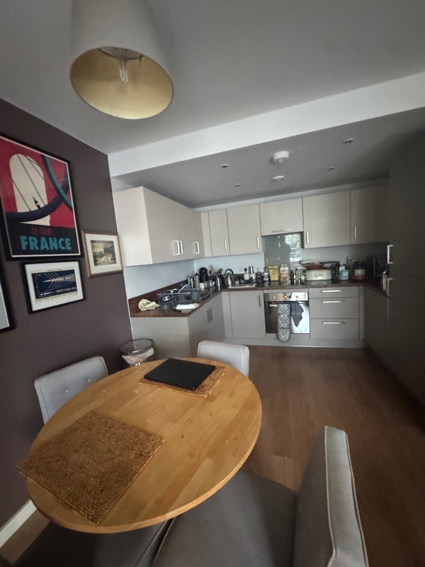 Flat Kirtling Street in Greater London
