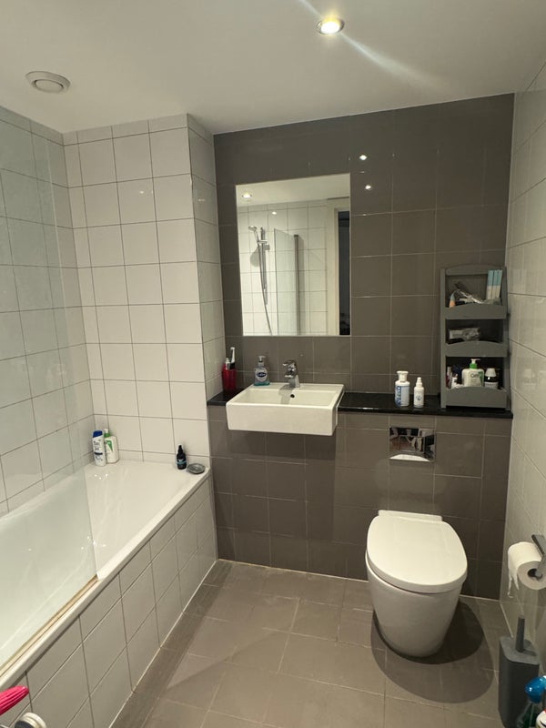 Flat Kirtling Street in Greater London