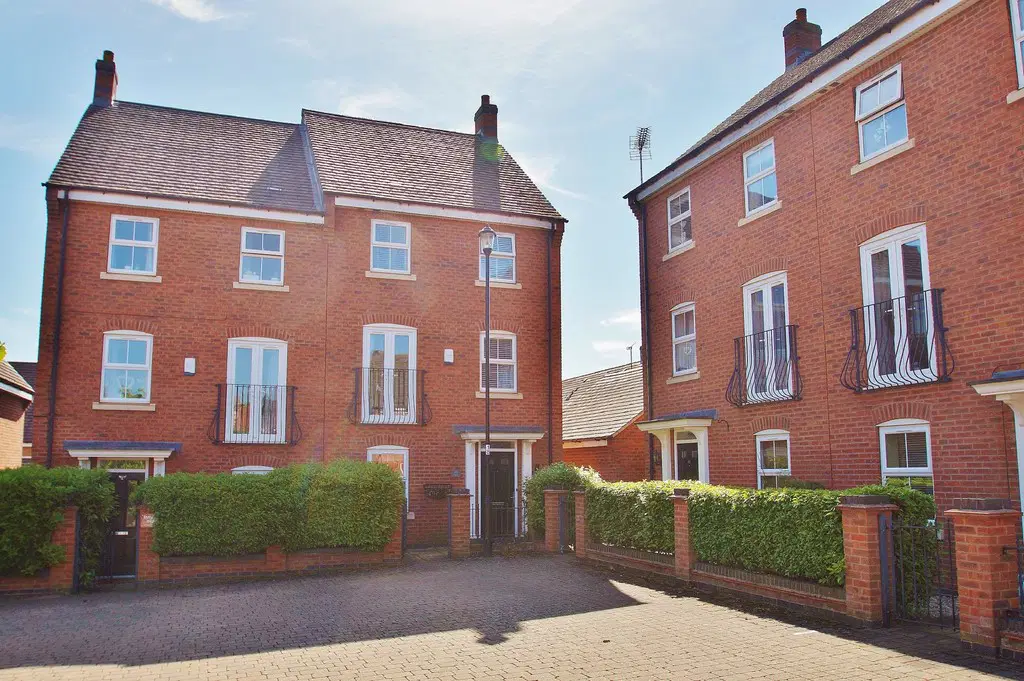 Flat Longstork Road in Rugby