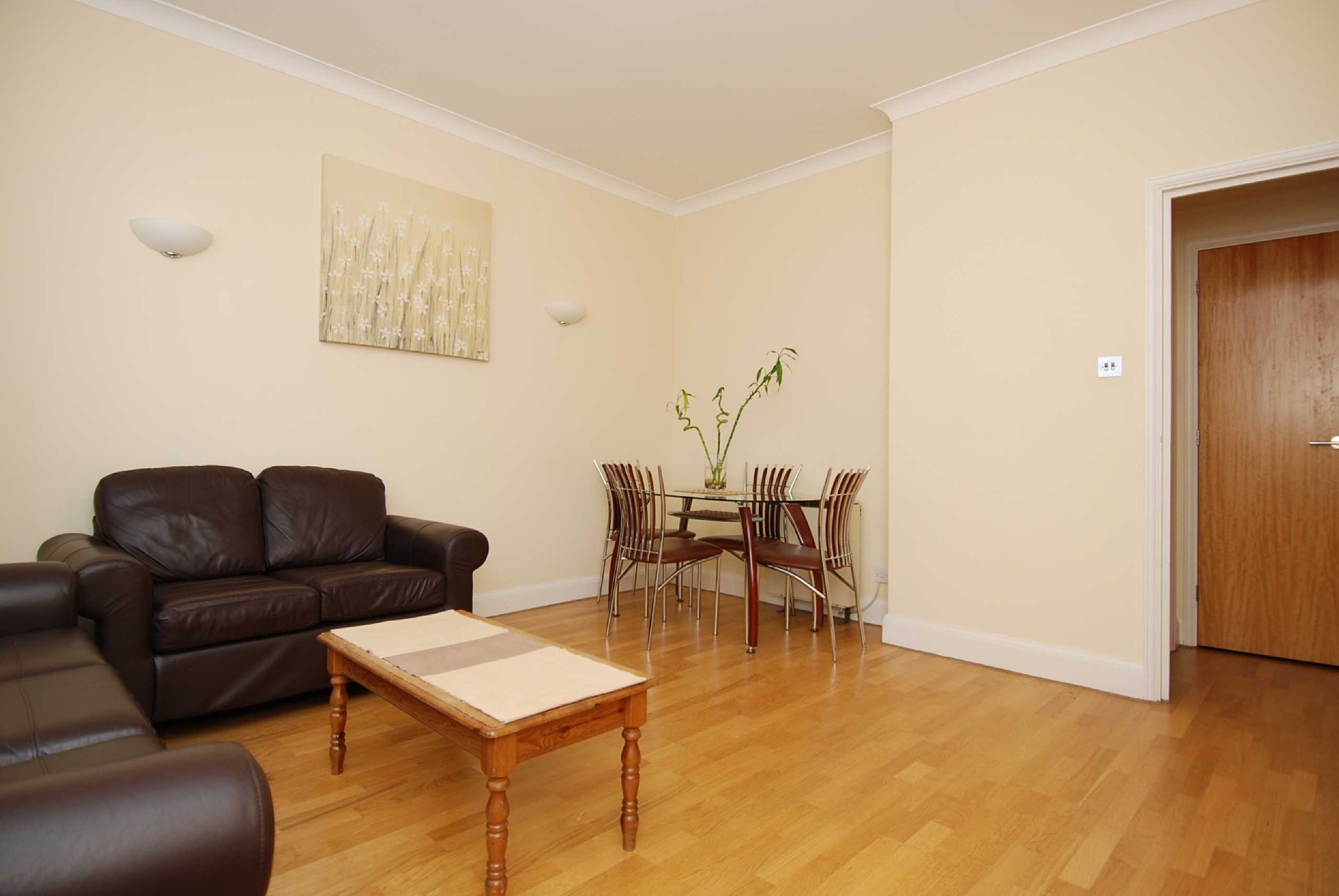 Flat Belvedere Road in Greater London