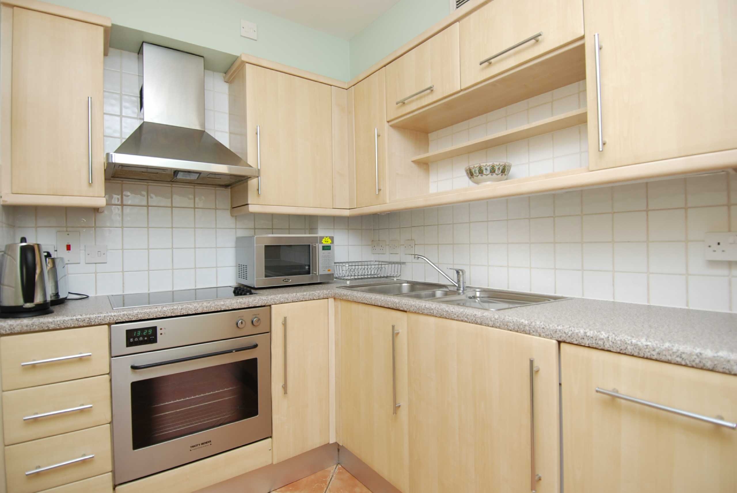 Flat Belvedere Road in Greater London