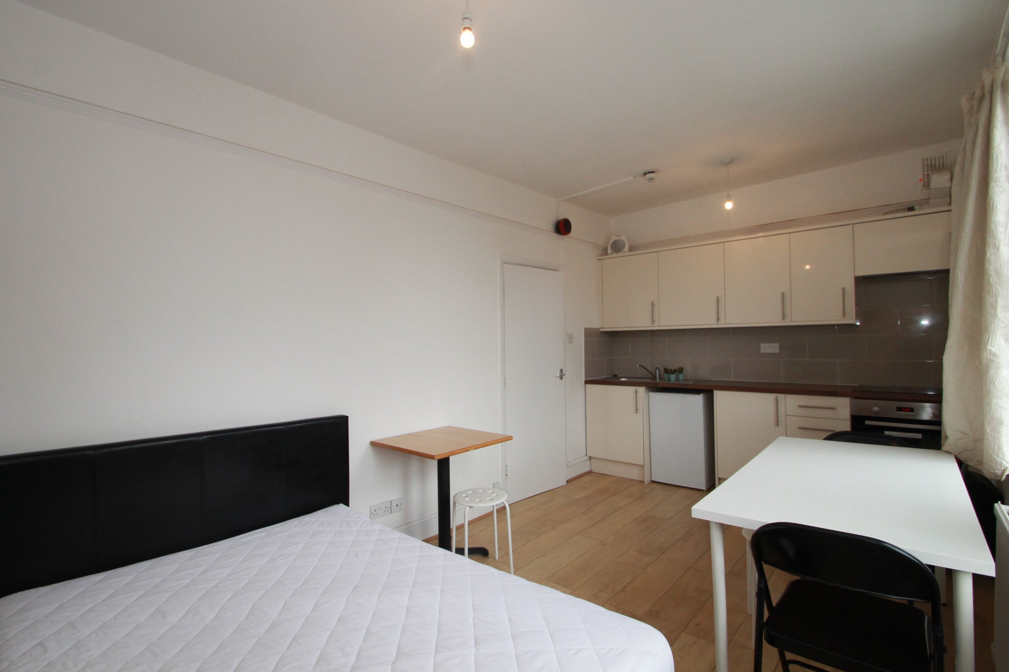 Flat Holloway Road in Greater London
