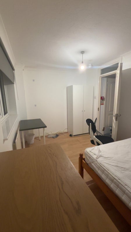 Room Maryland Street in Greater London