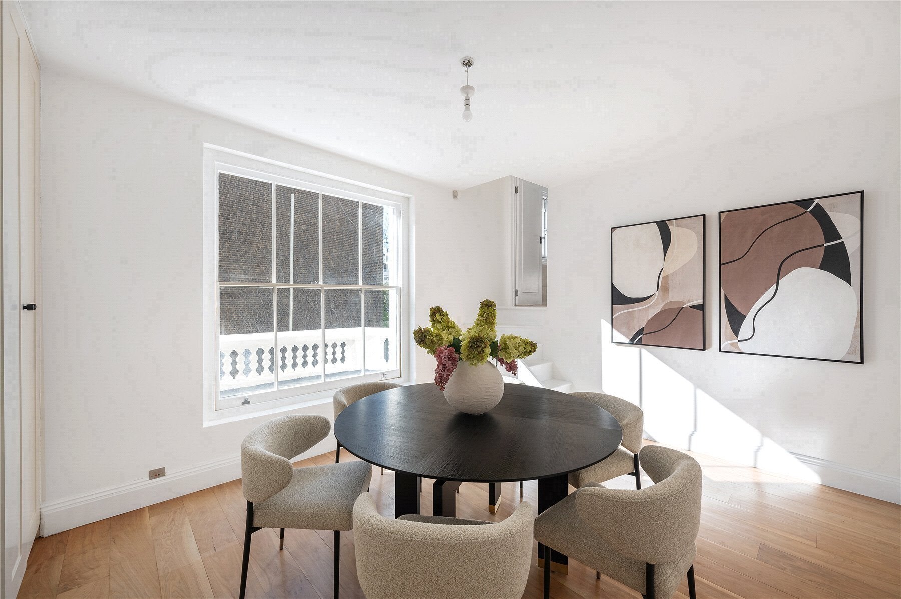 Flat Pembridge Square in Greater London