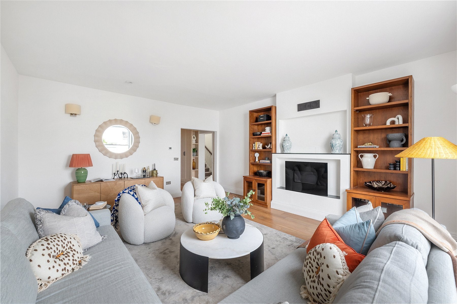 Flat Pembridge Square in Greater London