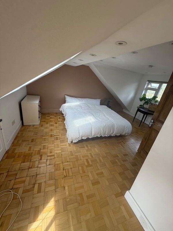 Room Navarre Road in Greater London