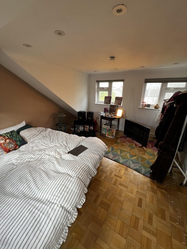Room Navarre Road in Greater London