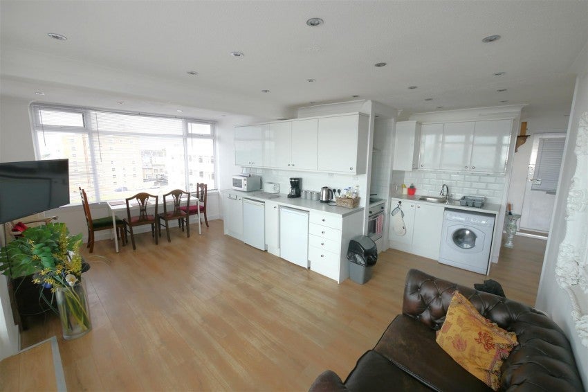 Flat Montague Street in Worthing