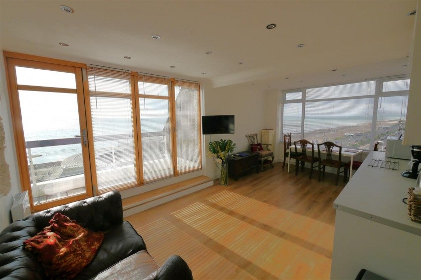 Flat Montague Street in Worthing