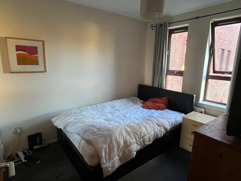 Room Napiershall Street in Glasgow