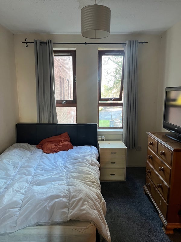 Room Napiershall Street in Glasgow