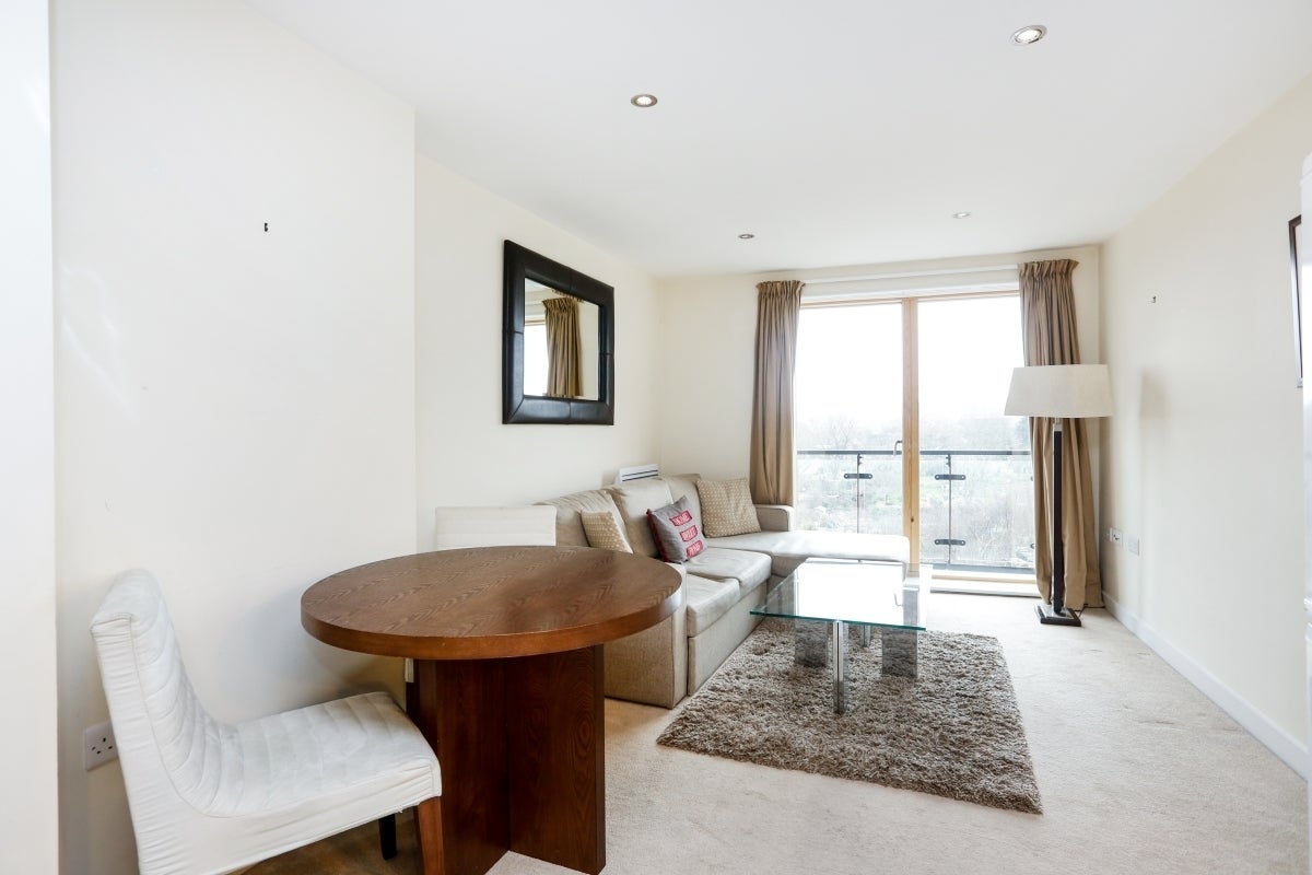 Flat Durnsford Road in Greater London