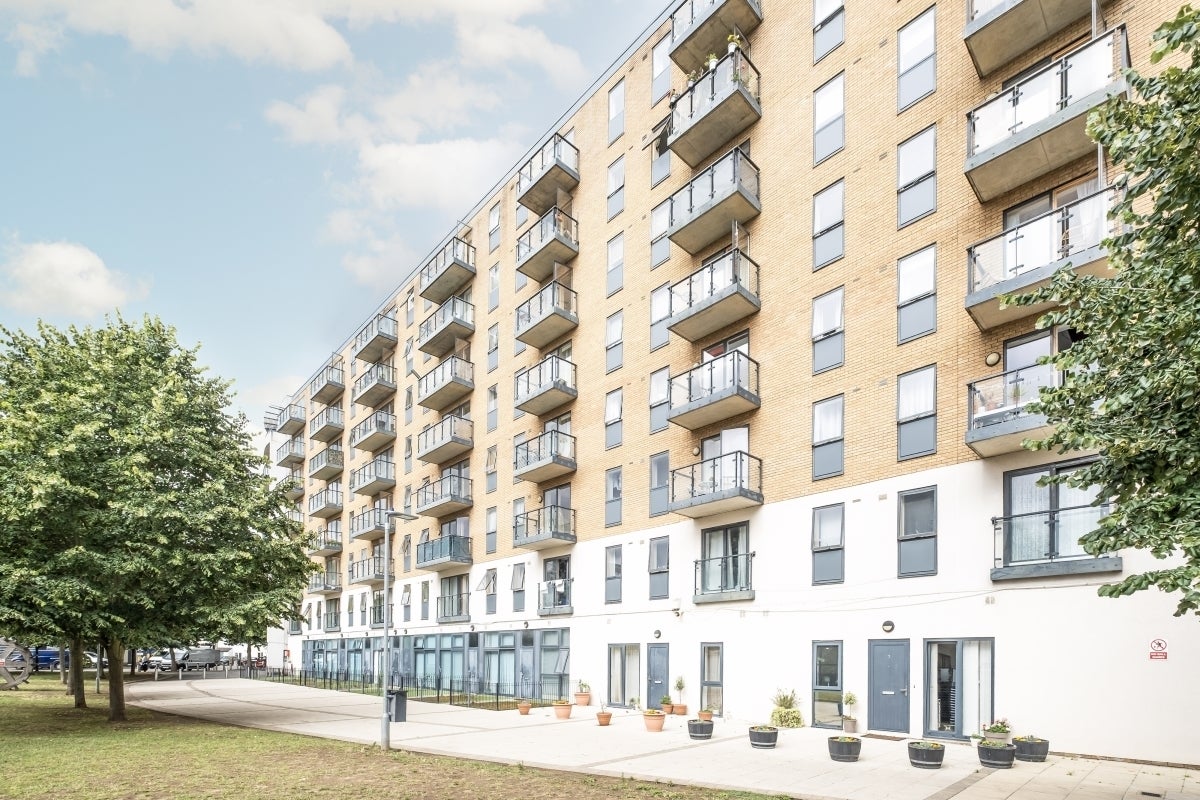 Flat Durnsford Road in Greater London