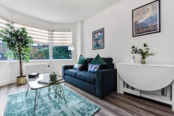 Flat Elder Avenue in Greater London
