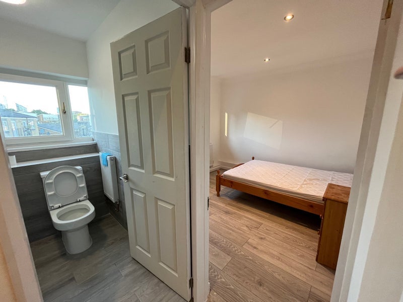 Room Glengall Grove in Greater London