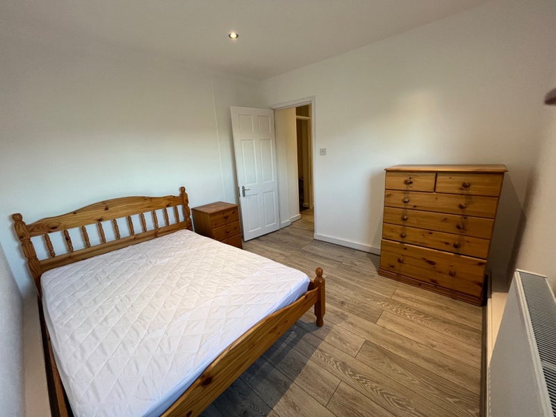 Room Glengall Grove in Greater London