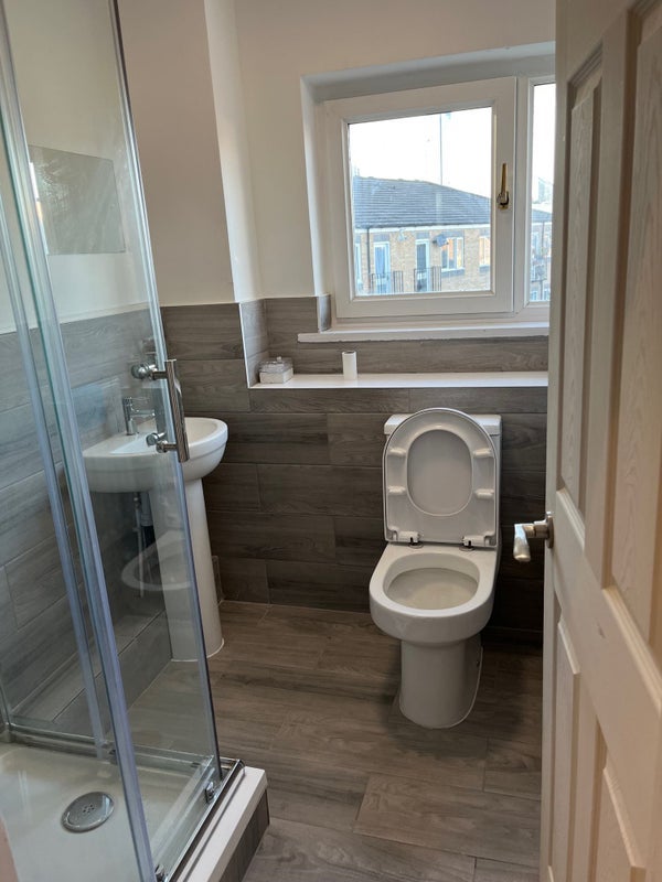 Room Glengall Grove in Greater London