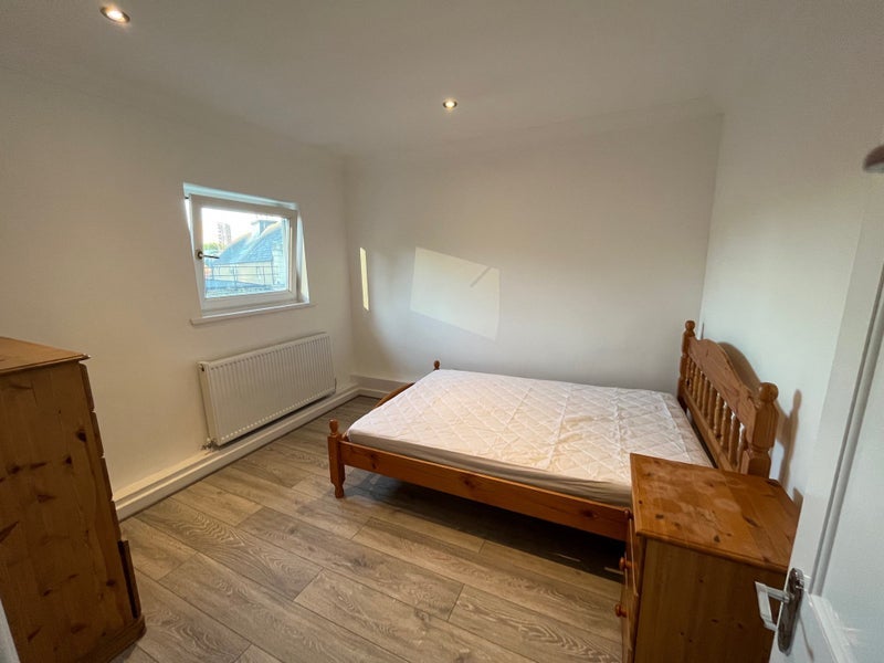 Room Glengall Grove in Greater London
