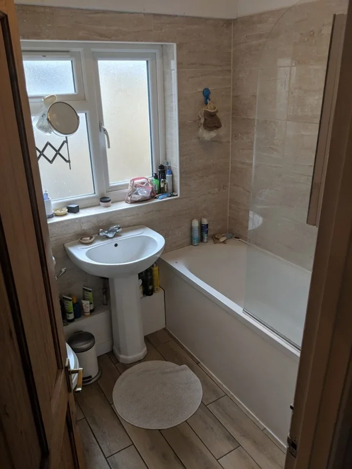 Flat Arabin Road in Greater London